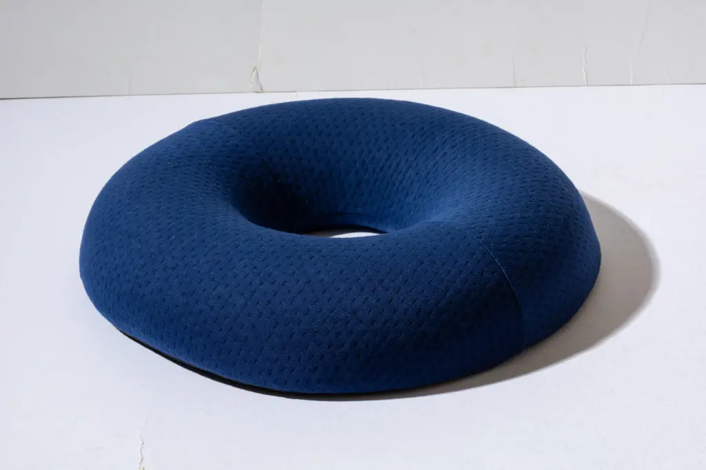 Hemorrhoidal seat